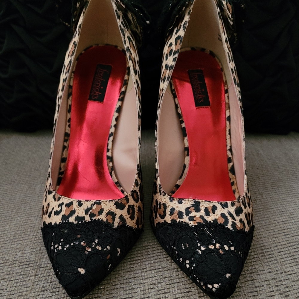 FREDERICK'S OF HOLLYWOOD LEOPARD PRINT LACE DETAIL PUMP - Picture 3 of 12